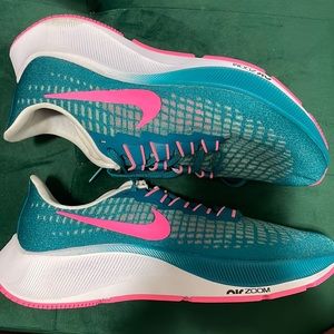 NIKE TURQUOISE AND PINK Running shoes